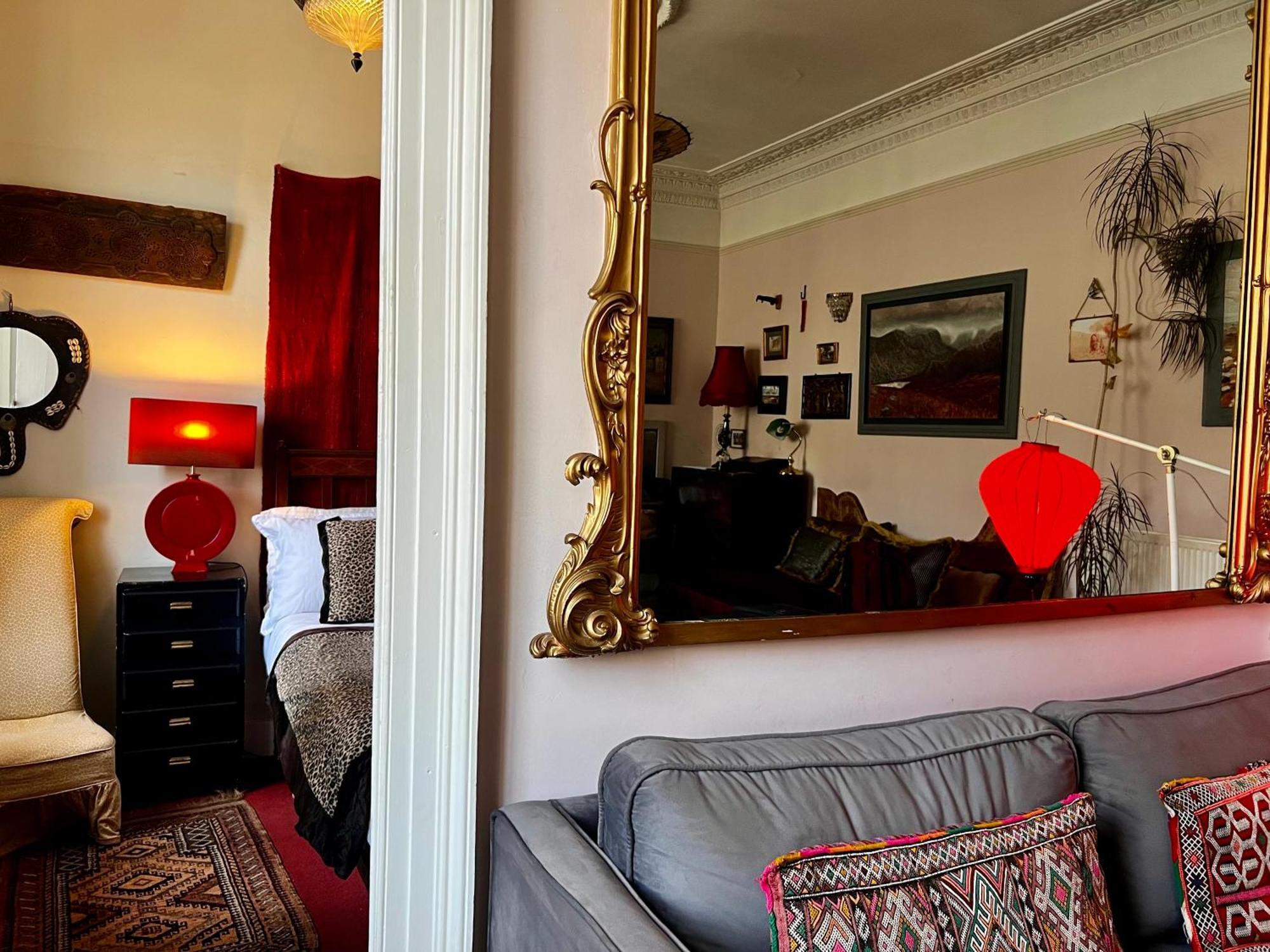 Central Apartment With Parking, Original Art And Antiques Эдинбург Экстерьер фото