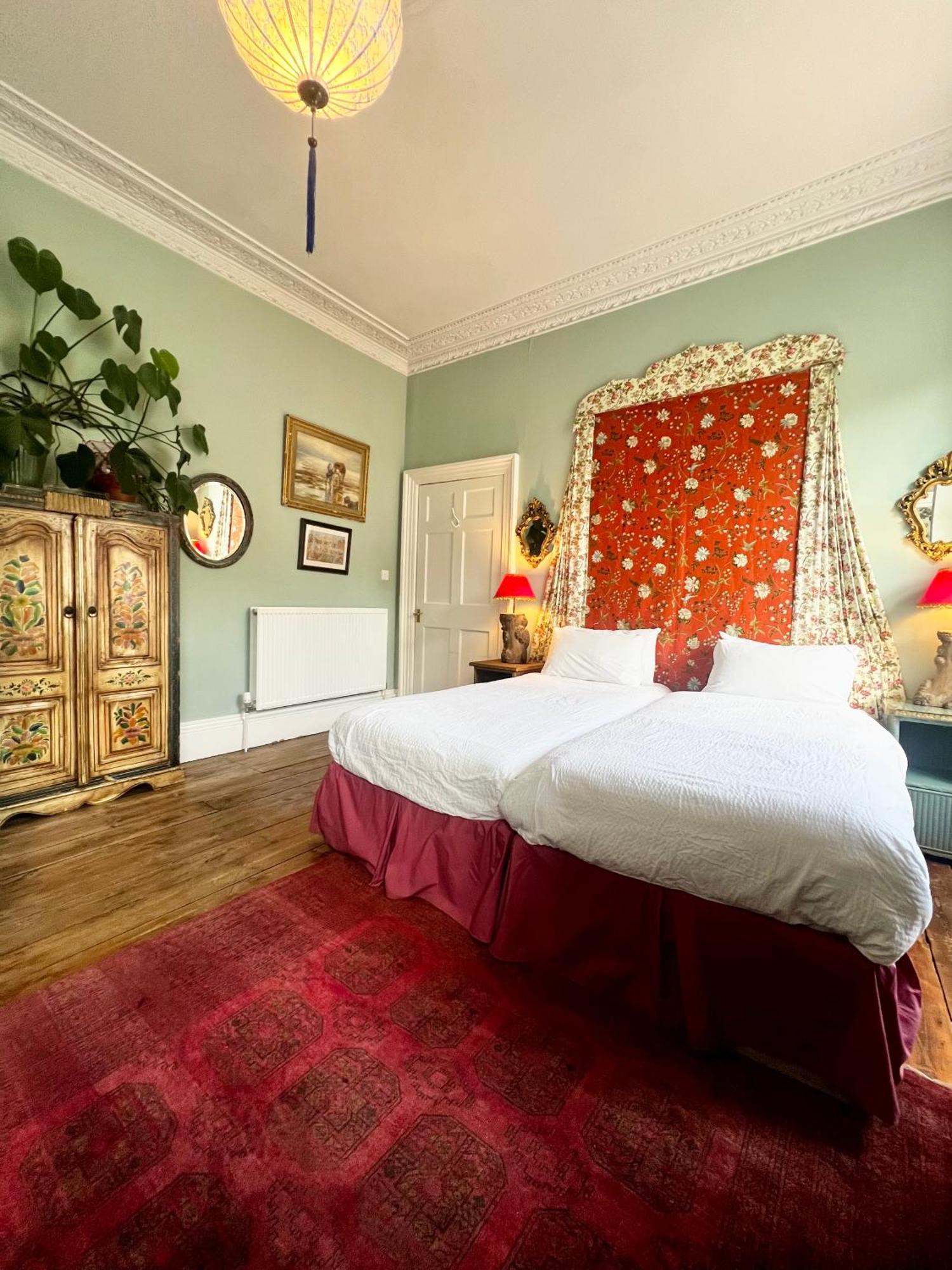 Central Apartment With Parking, Original Art And Antiques Эдинбург Экстерьер фото